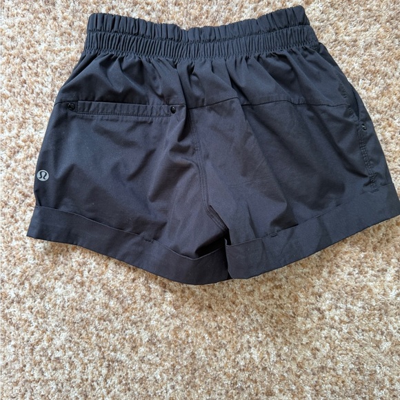 Lululemon Spring Break Away Short 4-Way Stretch Black Shorts Sz 2 - Picture 2 of 4
